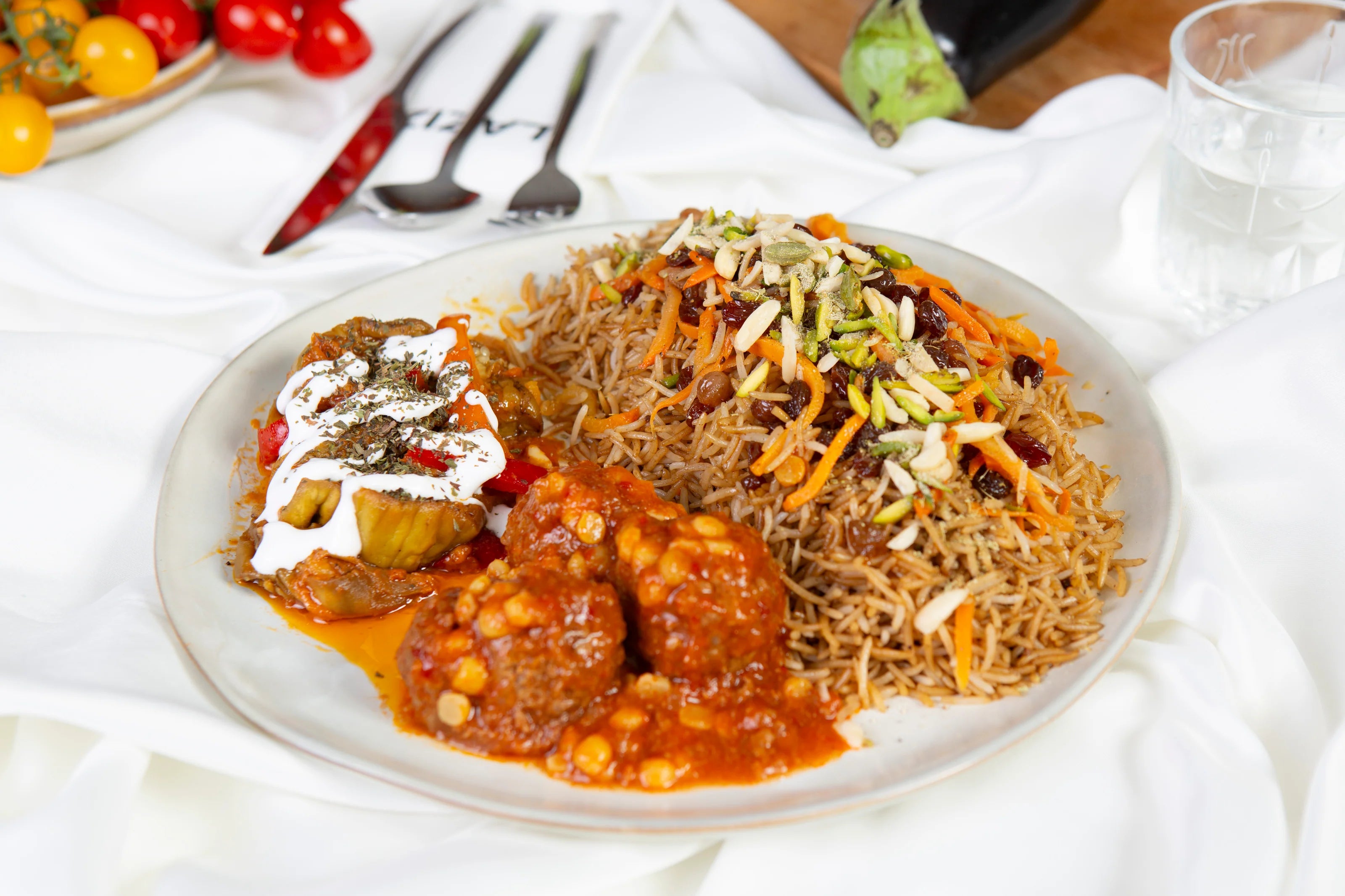 Traditionele Afghaanse rijst met wortel, rozijnen en noten