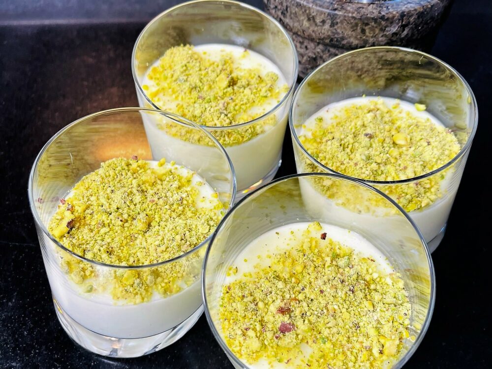 Romig melk toetje met kardemom : verni